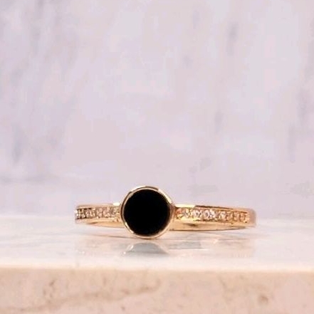 Cincin emas bulat hitam