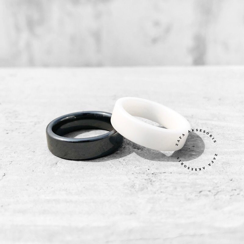 Zafa Cincin Keramik Pria Wanita Hitam Putih Polos 6mm - Porche