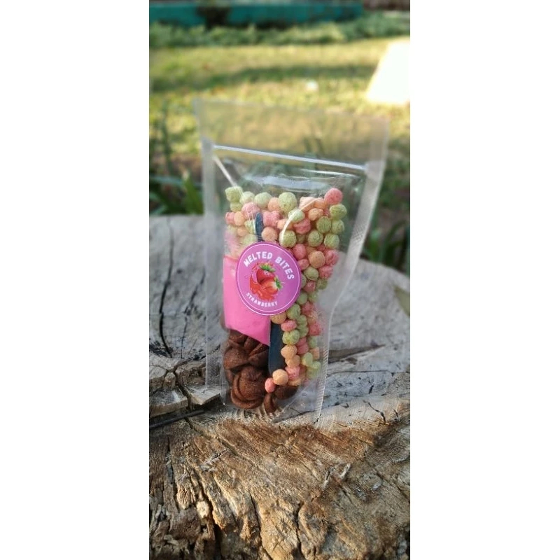 

KitLov ❤️ Melted Bites-Crunchy Crunch Pouch Coklat Lumer Strawberry Lumer-Choco Pouch Camilan Lezat