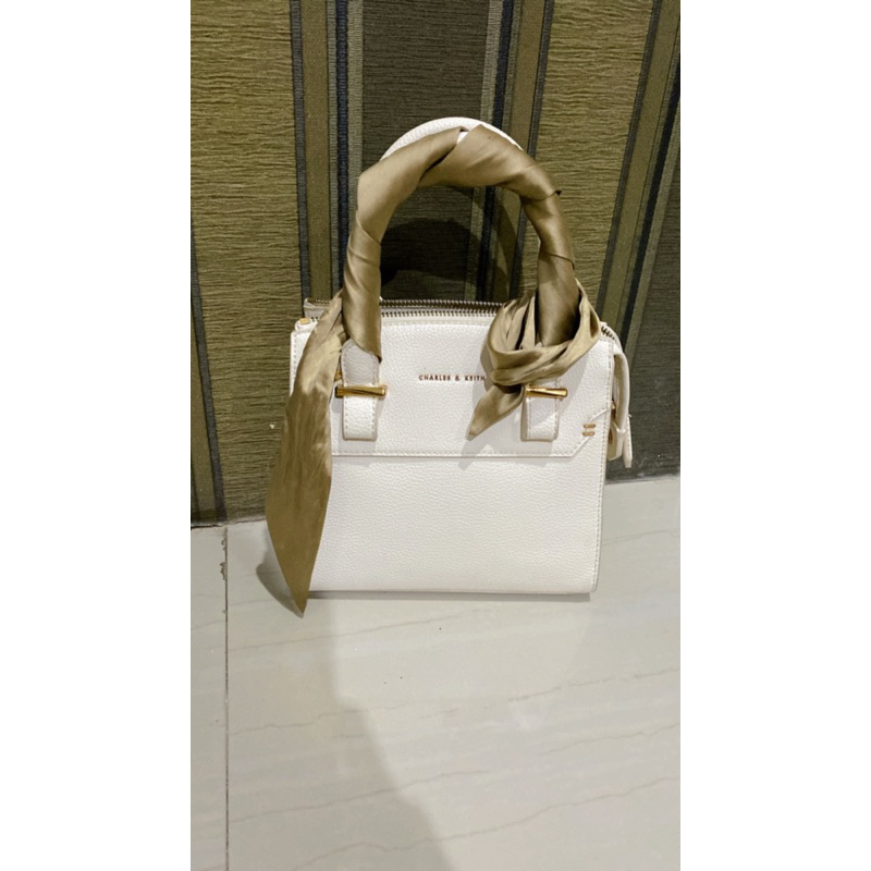 PRELOVED CHARLES AND KEITH