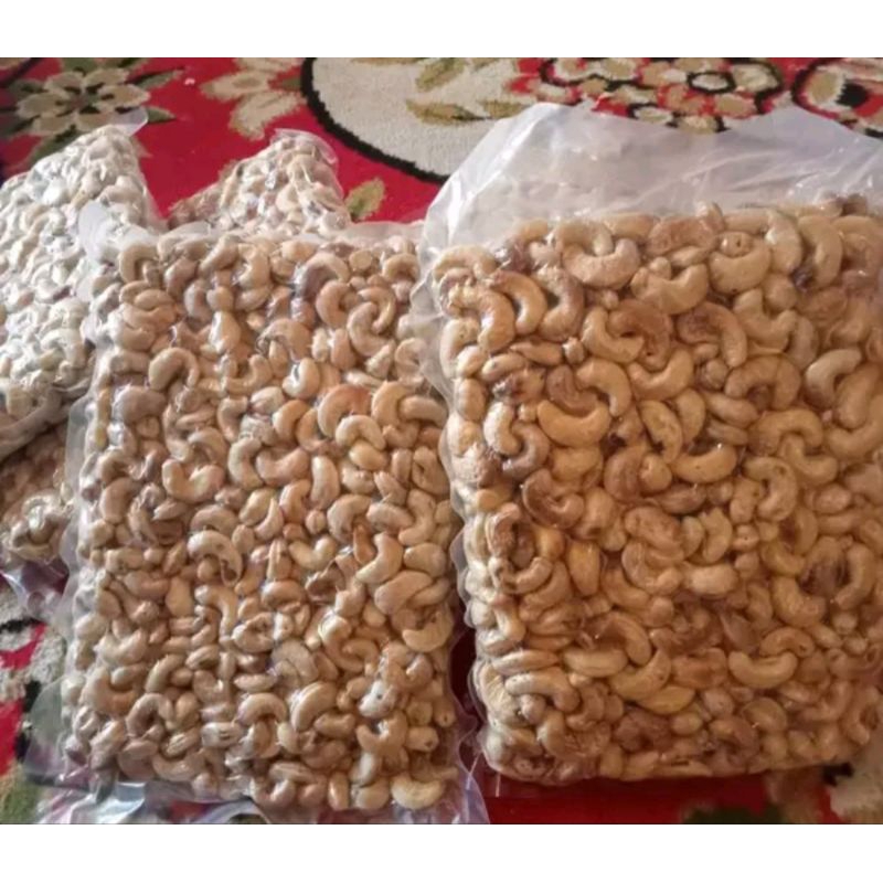 

Kacang Mede utuh import