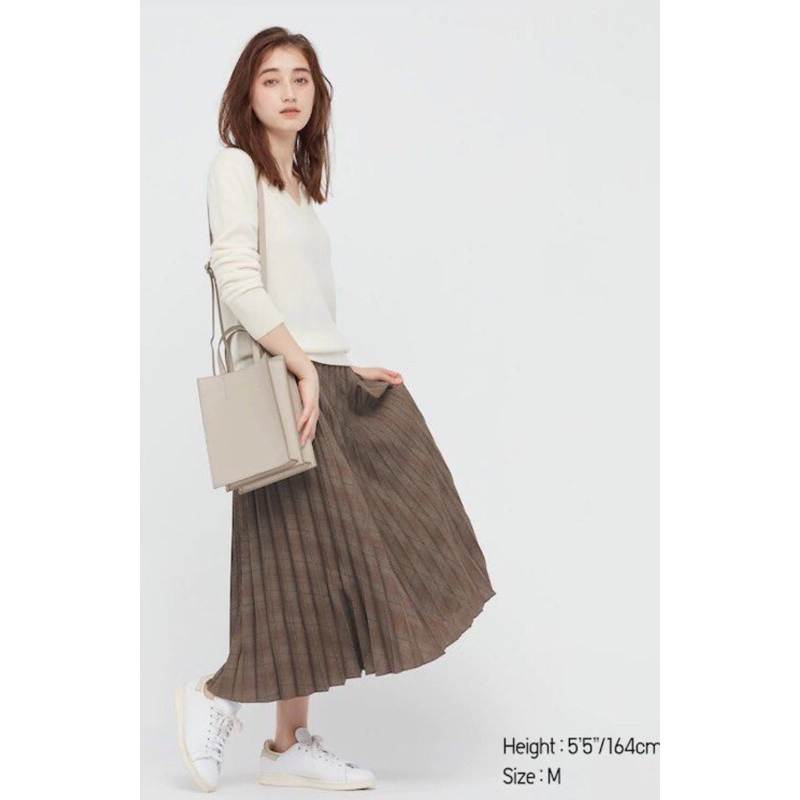 uniqlo accordion pleated skirt in brown checkered