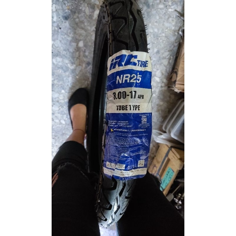 BAN LUAR 300-17 NR25 IRC