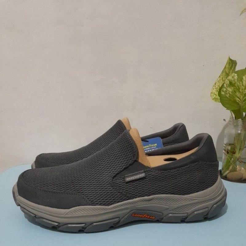 Sepatu Skechers Respected Gillmer 204738