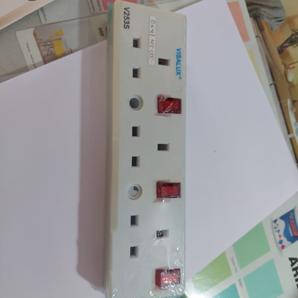 Stop kontak atau colokan 3 lubang tanpa kabel