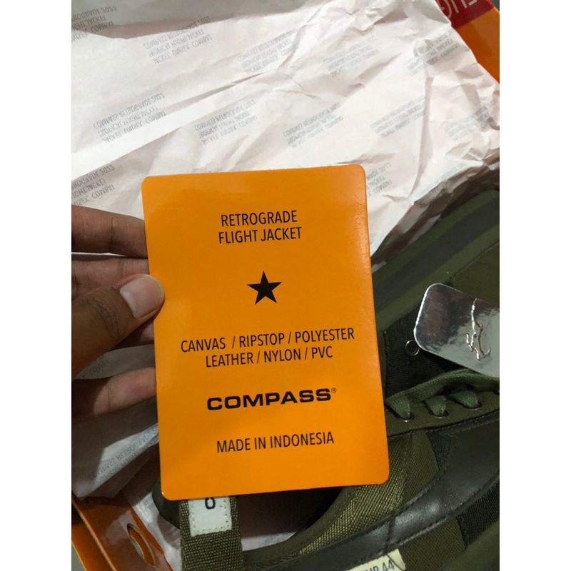 Sepatu Compass Hijau