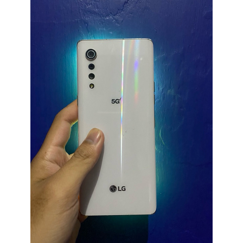 LG Velvet minus LCD