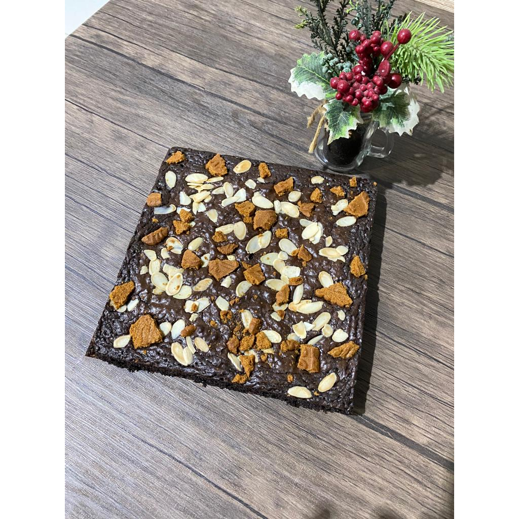 

FUDGY BROWNIES LOTUS MIX ALMOND