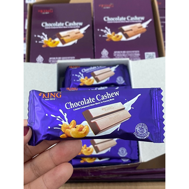 

Chocolate Cashew (isian tengah kacang mete)