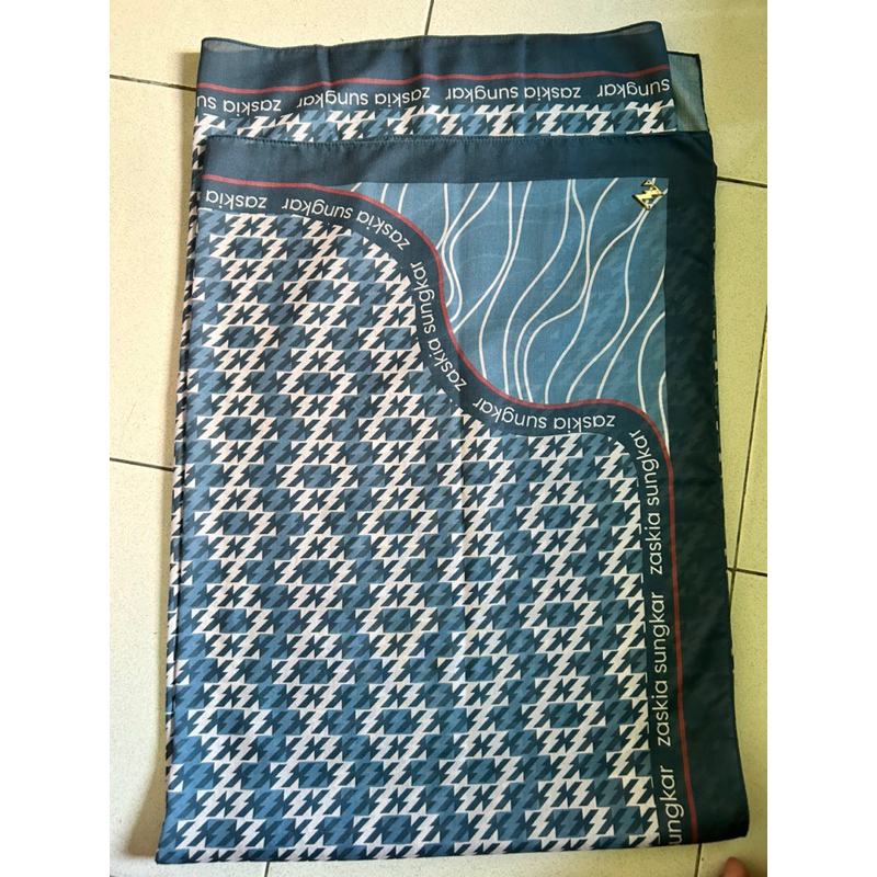 zaskia sungkar scarf preloved
