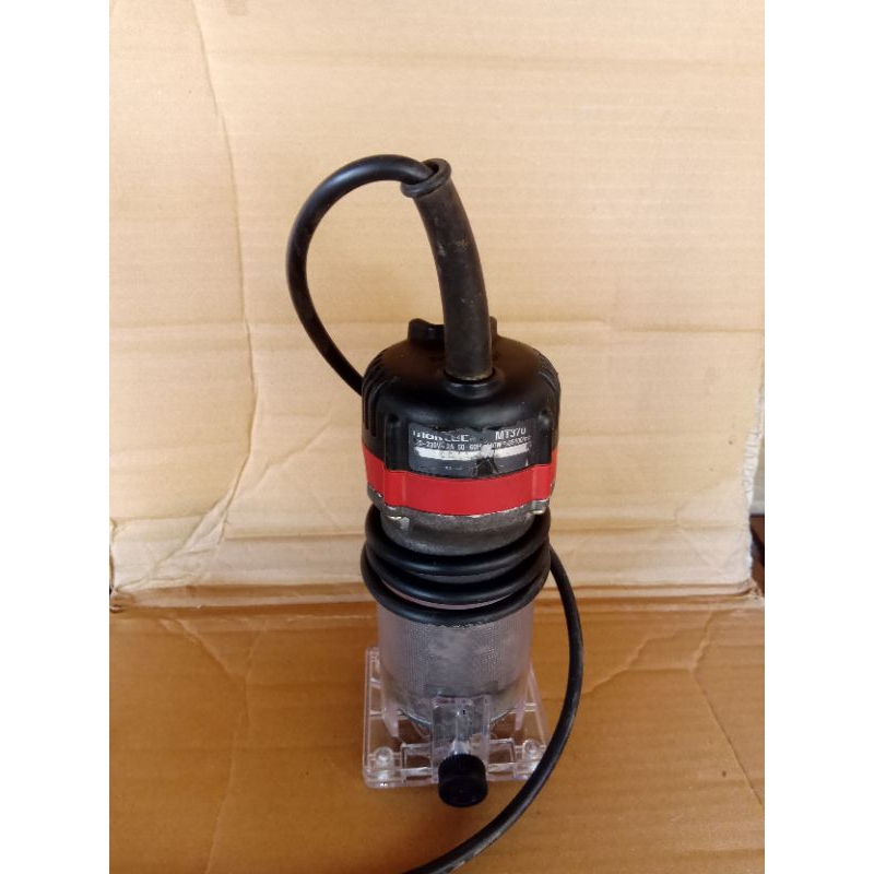 Maktec MT370 / MT370 Mesin Profil Kayu Trimmer router