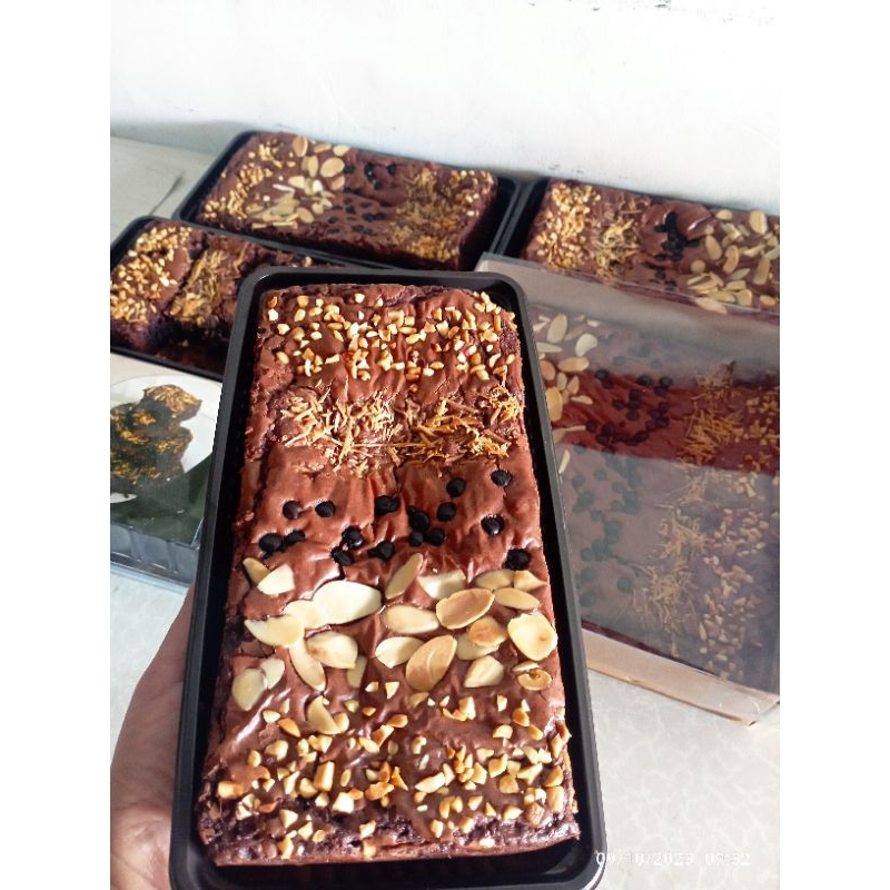 

Fudgy brownis Mrs Brown Mustika.