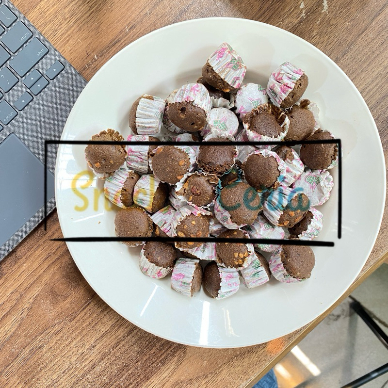 

Brownies Kering Cokelat Kacang 500 Gram