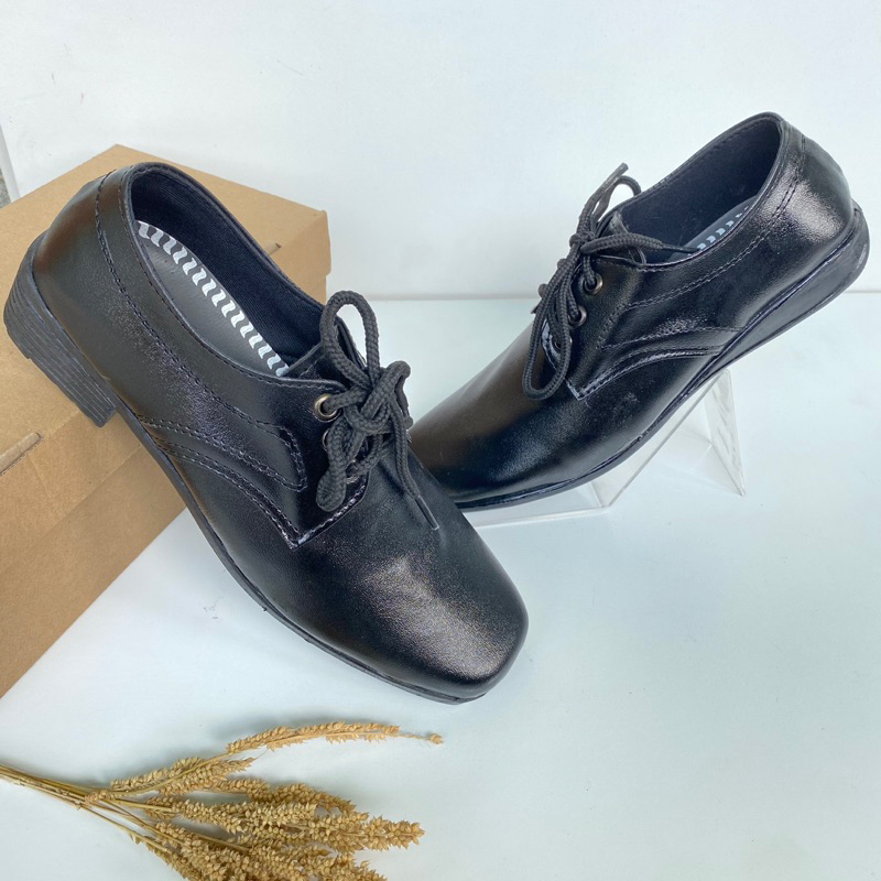 Sepatu pantofel paskibra hitam tali wanita