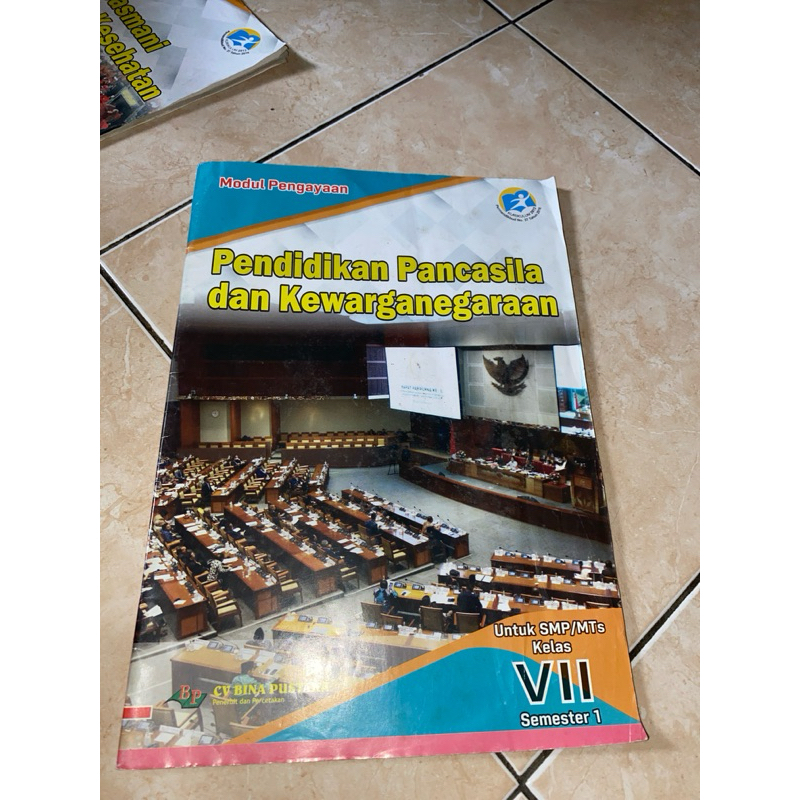 

BUKU LKS PENDIDIKAN PANCASILA DAN KEWARGANEGARAAN KELAS 1 SMP.