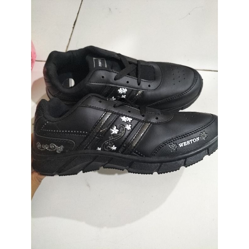 Sepatu Weston Hitam