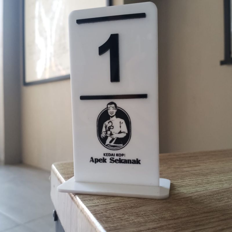 Nomor meja kayu Akrilik Logo Costume