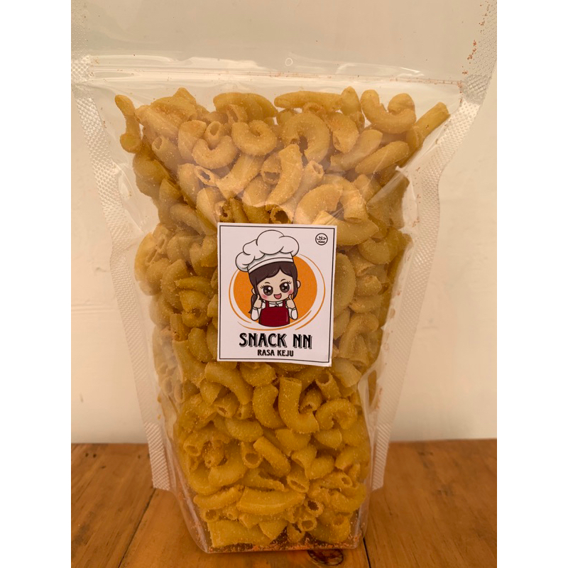 

RATU SNACK UKURAN 250GRAM - MAKRONI RASA KEJU KHAS BANDUNG