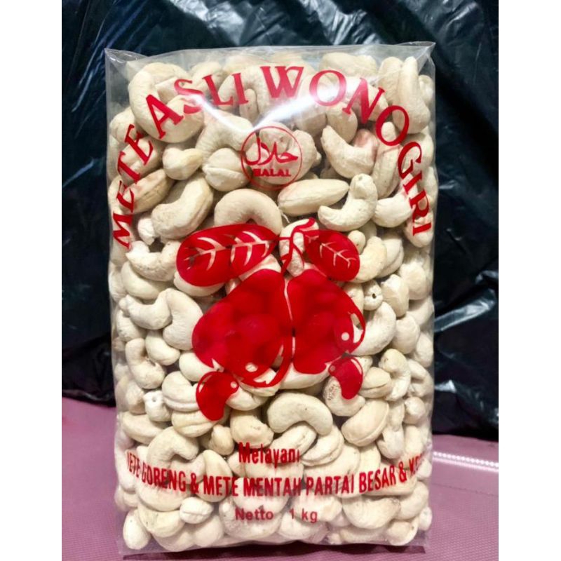 

KACANG METE MENTAH KEMASAN 1KG KWALITAS STANDAR