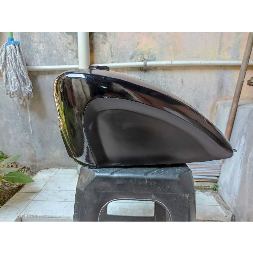 Tengki Cat Bobber Custom Harley Sportster Motor Warna Hitam  Sportster Bobber Bratstyle Japstyle