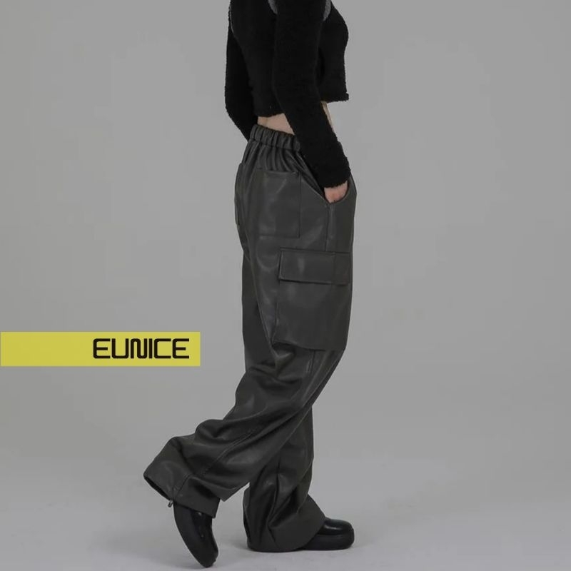 Eunice Celana Wide Pleather Cargo Wanita Kulit Sintetis-Hitam