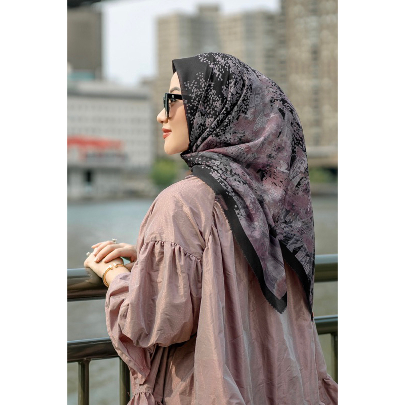 Buttonscarves new york3 Black