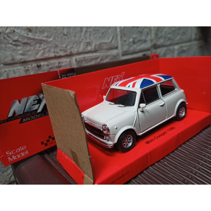 NEX WELLY MINI COOPER 1300 MORRIS ENGLAND FLAG 1:32 MINIATUR DIECAST mini atur Cocok dijadikan pajan
