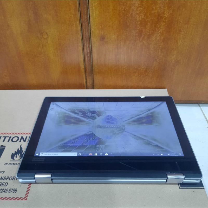 Lenovo yoga 330 Flip touchscreen Intel celeron N4000 Ram 4Gb/SSD 128Gb Tablet Windows 10