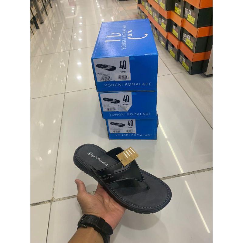 Sandal cowok yongki komaladi