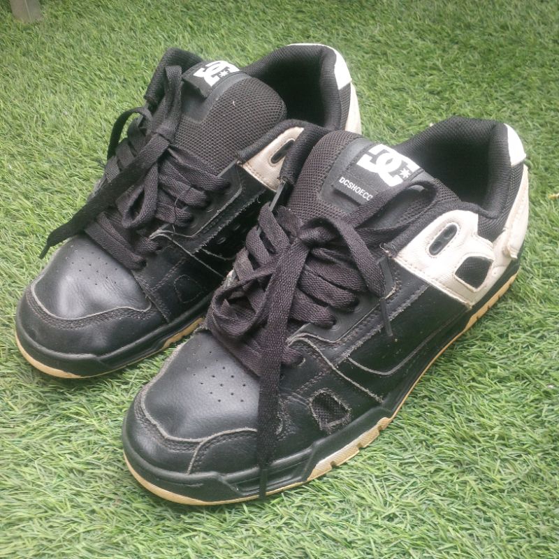 Sepatu Skateboard/DVS/Not Etnies Emerica Lakai Globe Osiris Circa Zoo York Fallen DC Adio