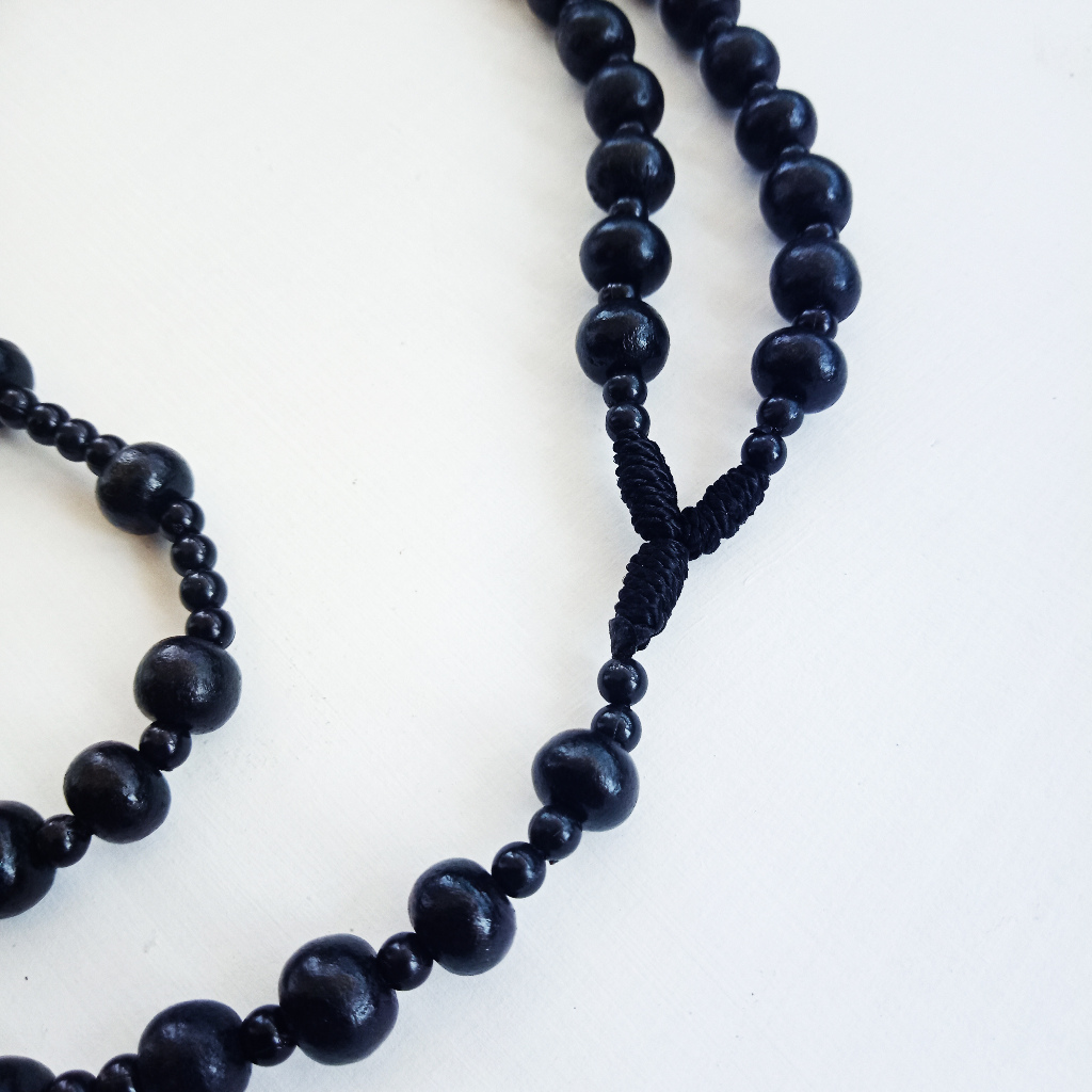Sylviana723 Kalung Rosario Kayu Warna Hitam