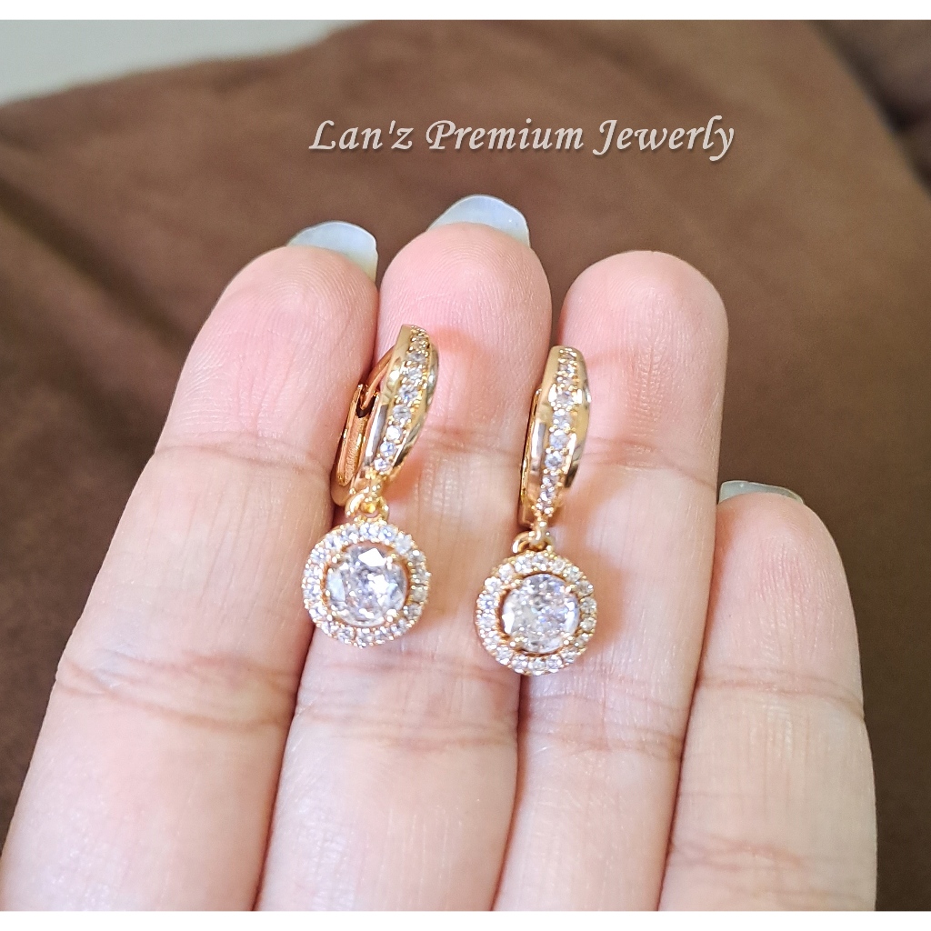 Anting Berlian Medan Bundar Clip Kristal Mewah Titanium Emas 22K