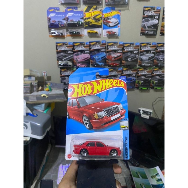 HOTWHEELS MERCEDES 500 E MERAH