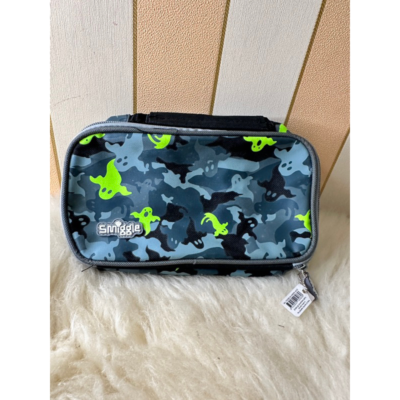 

TEMPAT PENSIL SMIGGLE