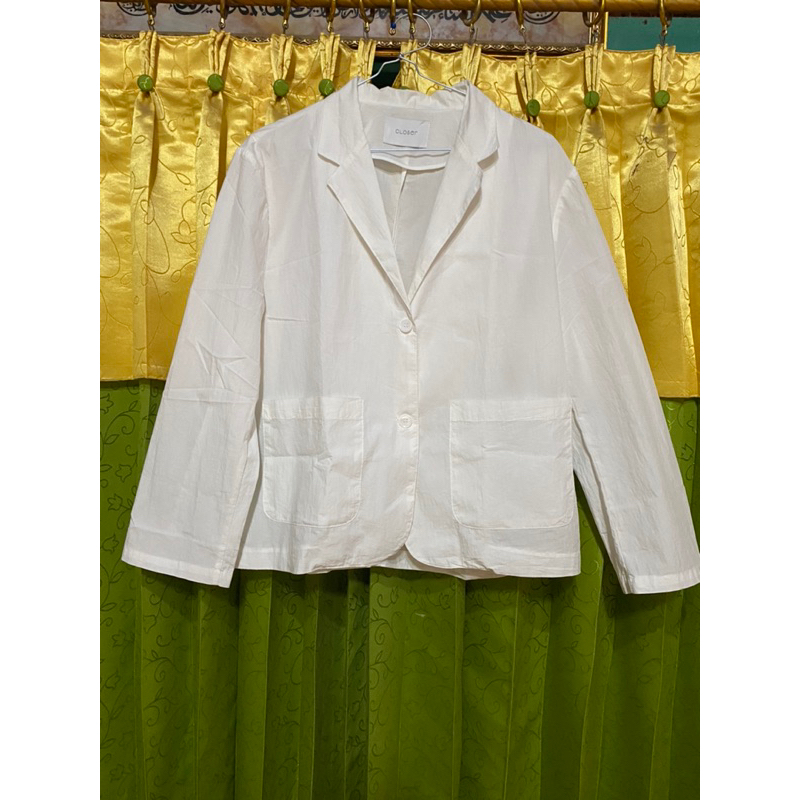 Blazer putih Preloved