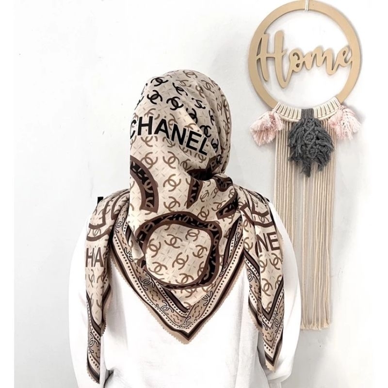 HIJAB/KERUDUNG SEGI EMPAT VOAL MOTIF TERBARU COKLAT BATA DAN WARNA TERBAIK