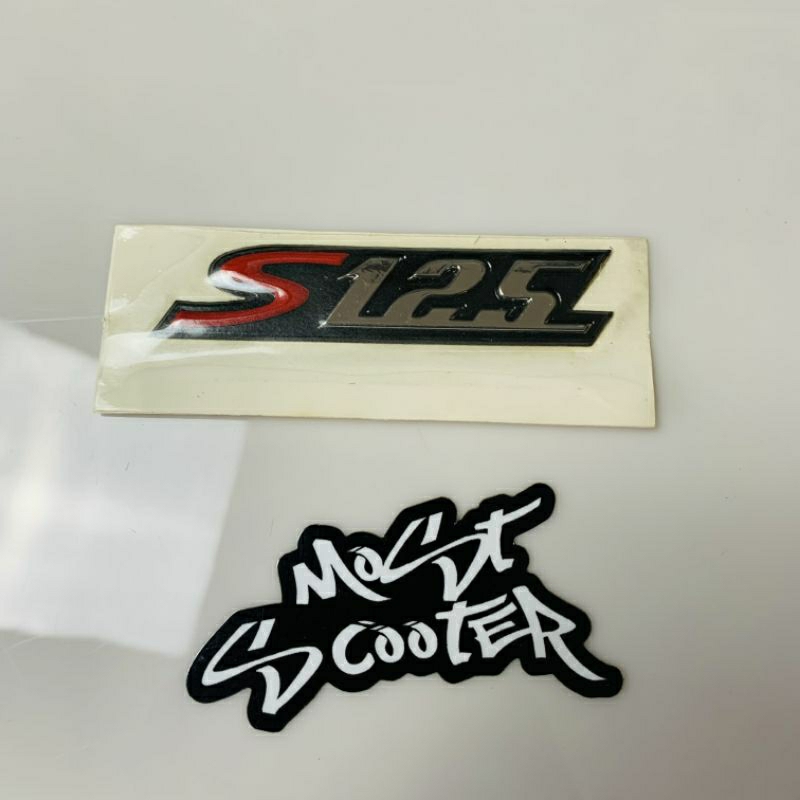 Stiker Emblem Body Samping Vespa S 125 Original