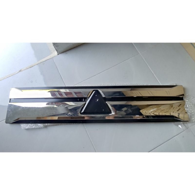grill depan Mitsubishi L300 euro 4