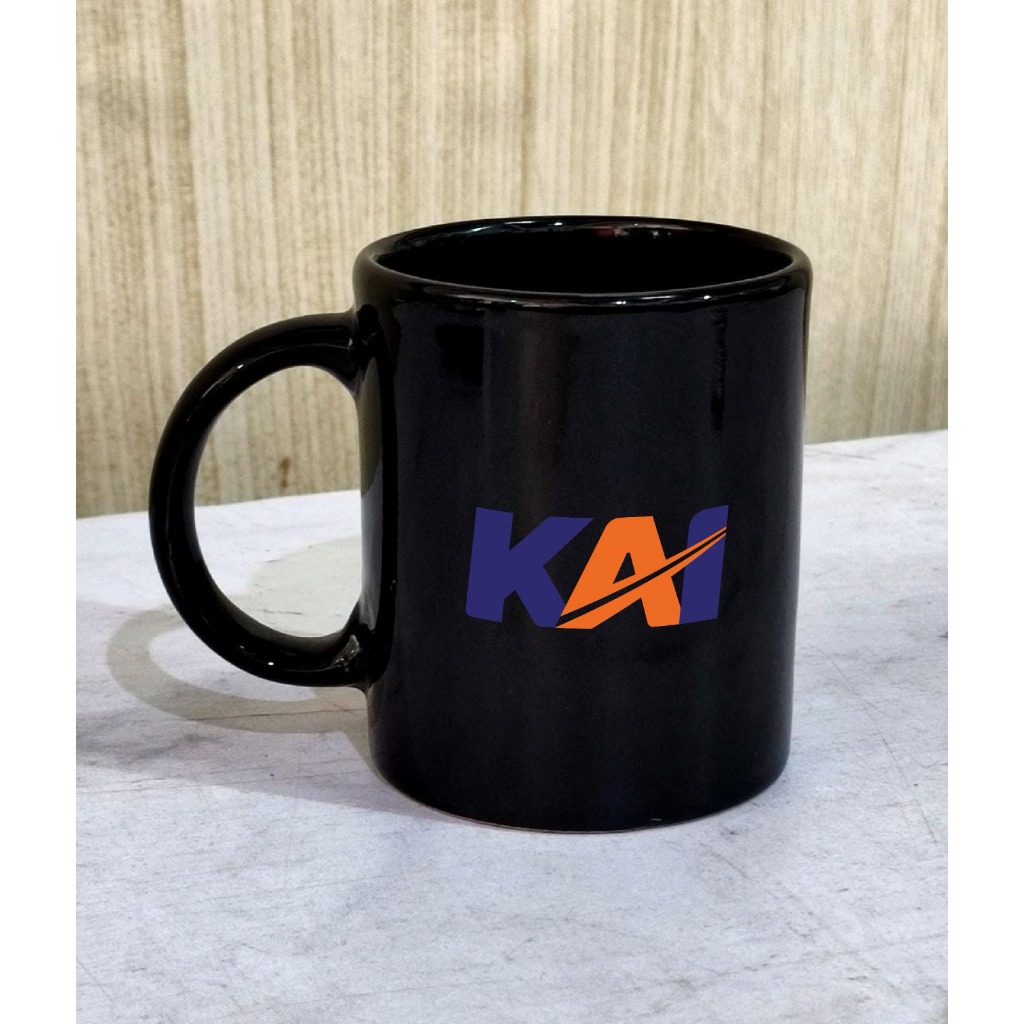 Souvenir Mug Hitam Motif KAI / Mug Hitam Keramik Custom Desain Bebas / Souvenir Custom Wedding Wisud