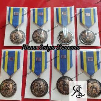 Medali 8 Tahun Polri