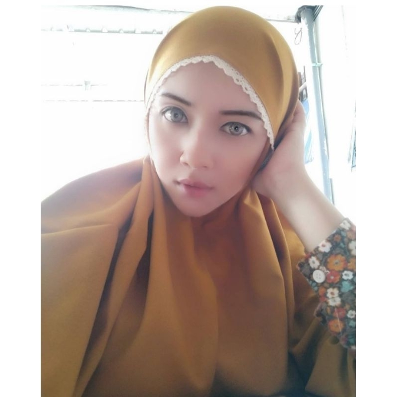 Preloved Aska Hijab Queenova warna olive