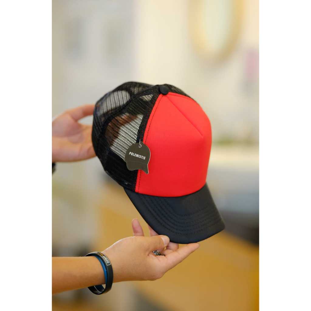 TOPI JARING POLOS PREMIUM HITAM MERAH HITAM POLEMISTIS BAHAN TEBAL JAHITAN RAPIH
