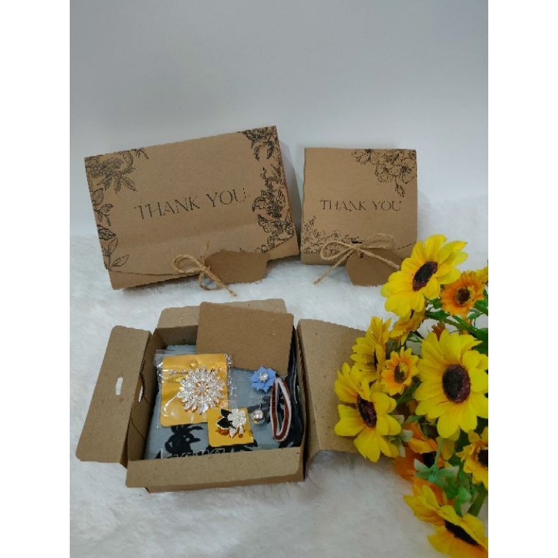 

Hampers Hijab l Hampers Jilbab Voal Premium Motif I KADO CEWEK I Gift Box Termurah I Hadiah Ultah I Souvernir