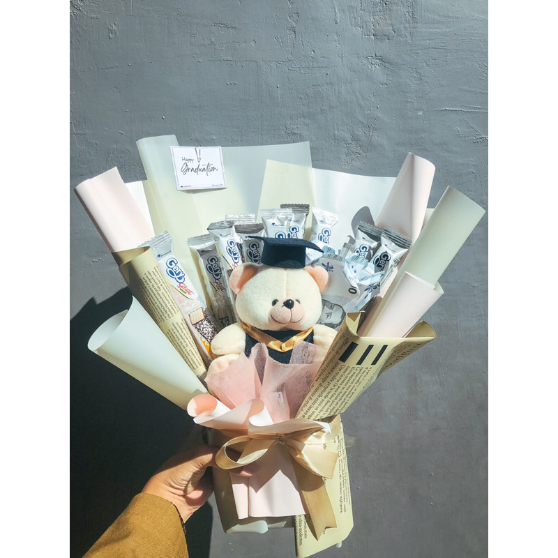 BUCKET WISUDA BONEKA SNACK UANG