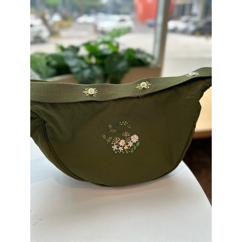 Uniqlo Bag Embroidery Handmade (Tas Bahu/Sling Bag)