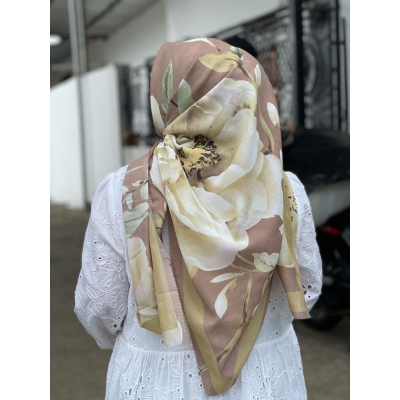 JILBAB VOAL MOTIF BUNGA SIZE 130×130CM