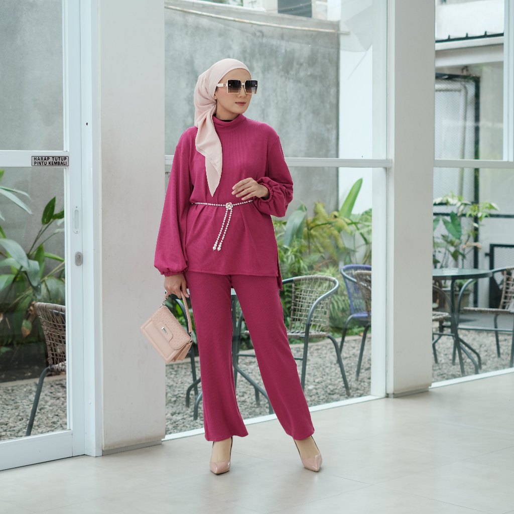 Shine.clo - Nameera One Set Knitting | Oneset waffle uniqlo | stelan kaos | Knitting waffle uniqlo k