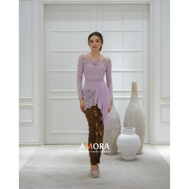 Kebaya Ungu Amora Delmora Ready To Wear (Size L)
