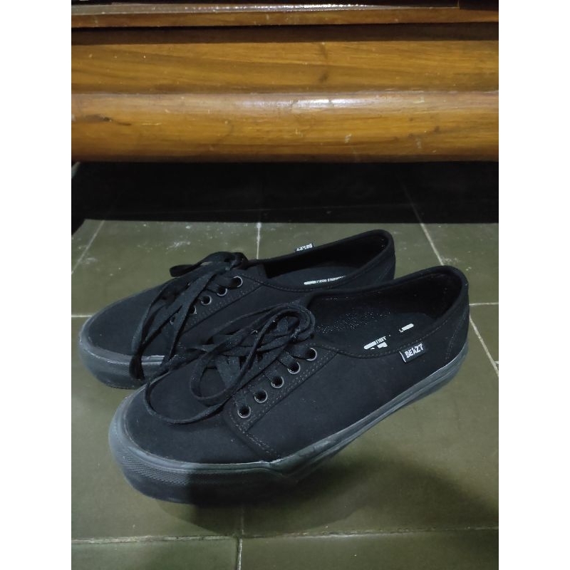 sepatu beazt full black
