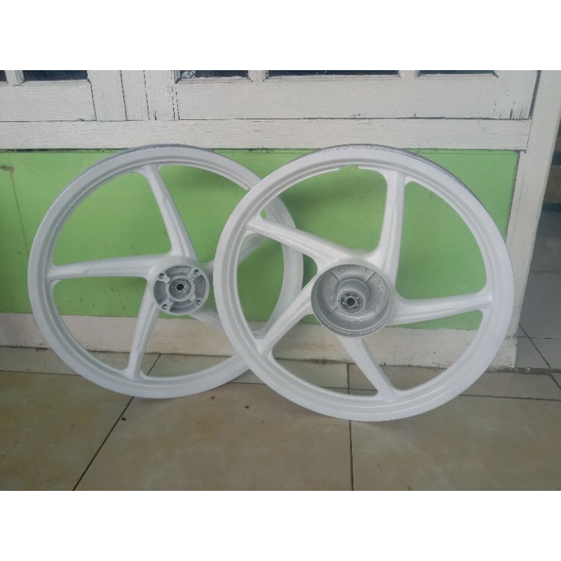 Velg Pelk Pelek Racing Depan Belakang Motor Honda Revo Absolute Original Warna Putih